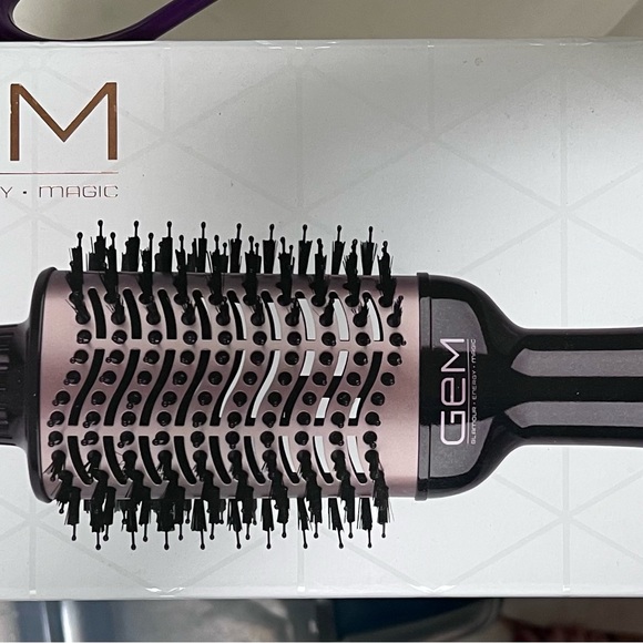 GEM Hot Air Brush
Dry Style Volumize  
NEW IN BOX - Picture 6 of 14